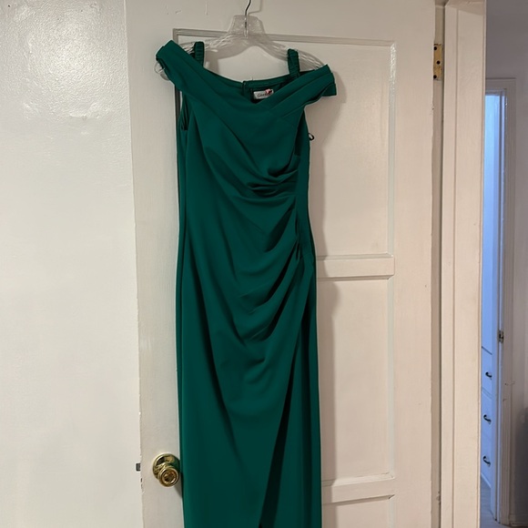 Calvin Klein formal dress. Built in corset. Green. Size 4 - Picture 5 of 7